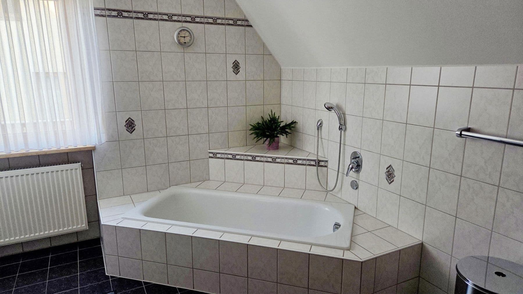 Predaj domu 162 m², pozemek 659 m², Roßtal, Bavorsko Predaj domu 162 m², pozemek 659 m², Roßtal, Bavorsko