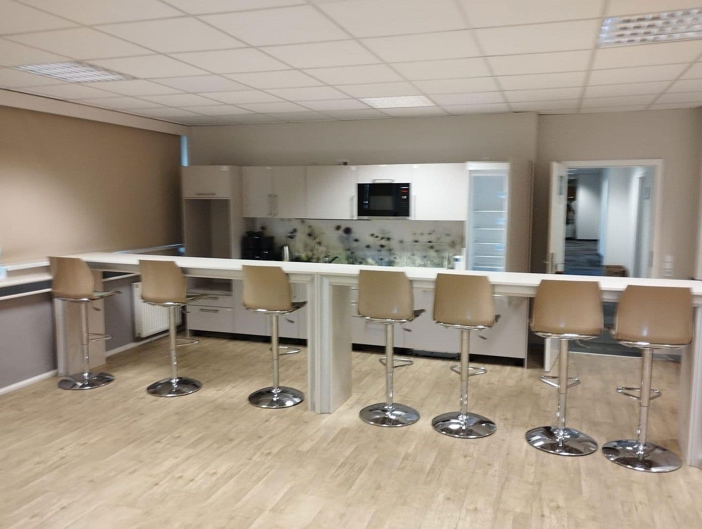 Prenájom kancelárie 2.000 m², Grenzstraße 28, Halle, Sasko-Anhaltsko Prenájom kancelárie 2.000 m², Grenzstraße 28, Halle, Sasko-Anhaltsko