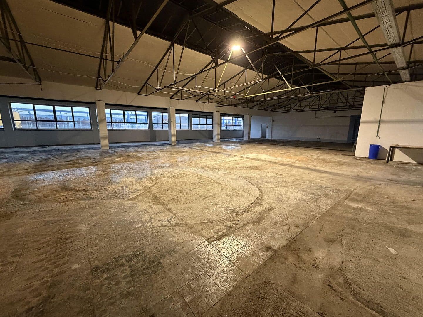 Prenájom nebytového priestoru 13.000 m², Posener Straße 35A, Lübeck, Šlezvicko-Holštajnsko Prenájom nebytového priestoru 13.000 m², Posener Straße 35A, Lübeck, Šlezvicko-Holštajnsko