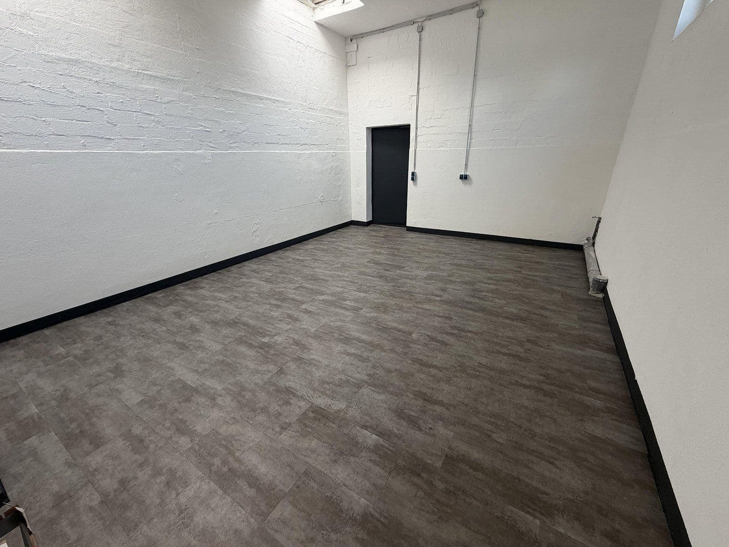 Prenájom nebytového priestoru 460 m², Posener Straße 35A, Lübeck, Šlezvicko-Holštajnsko Prenájom nebytového priestoru 460 m², Posener Straße 35A, Lübeck, Šlezvicko-Holštajnsko