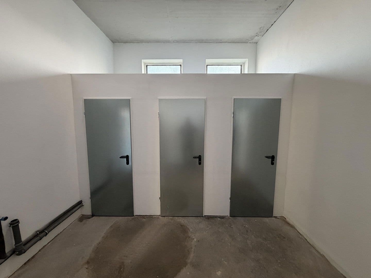 Prenájom nebytového priestoru 13.000 m², Posener Straße 35A, Lübeck, Šlezvicko-Holštajnsko Prenájom nebytového priestoru 13.000 m², Posener Straße 35A, Lübeck, Šlezvicko-Holštajnsko