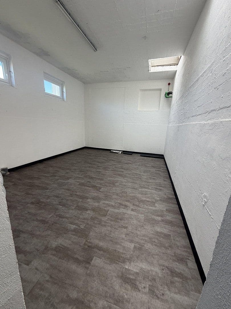 Prenájom nebytového priestoru 460 m², Posener Straße 35A, Lübeck, Šlezvicko-Holštajnsko Prenájom nebytového priestoru 460 m², Posener Straße 35A, Lübeck, Šlezvicko-Holštajnsko