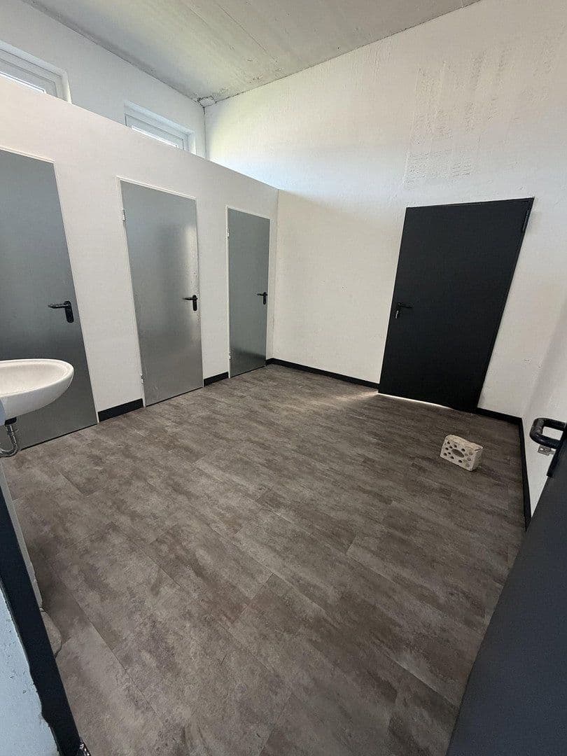 Prenájom nebytového priestoru 460 m², Posener Straße 35A, Lübeck, Šlezvicko-Holštajnsko Prenájom nebytového priestoru 460 m², Posener Straße 35A, Lübeck, Šlezvicko-Holštajnsko