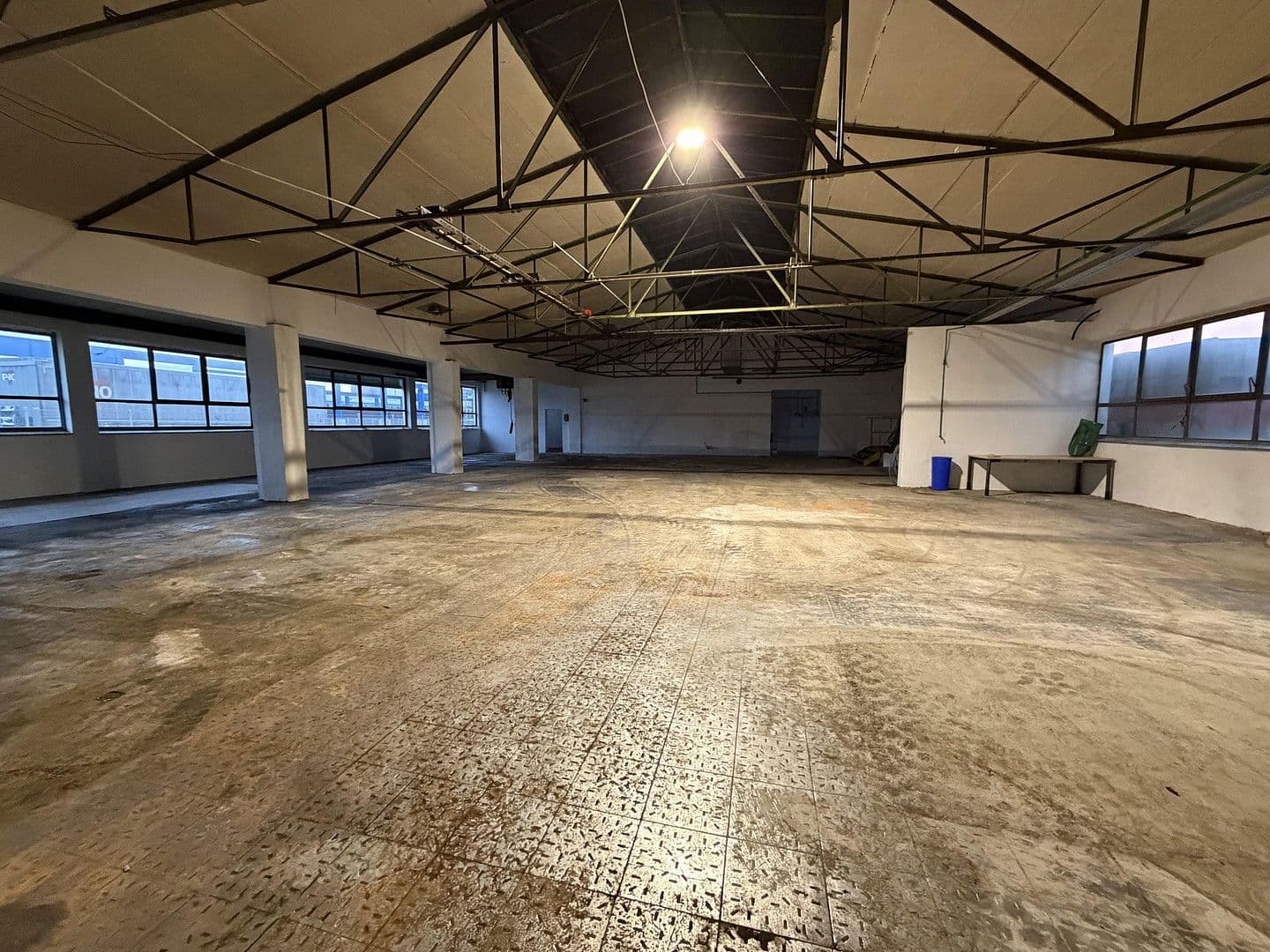 Prenájom nebytového priestoru 13.000 m², Posener Straße 35A, Lübeck, Šlezvicko-Holštajnsko Prenájom nebytového priestoru 13.000 m², Posener Straße 35A, Lübeck, Šlezvicko-Holštajnsko