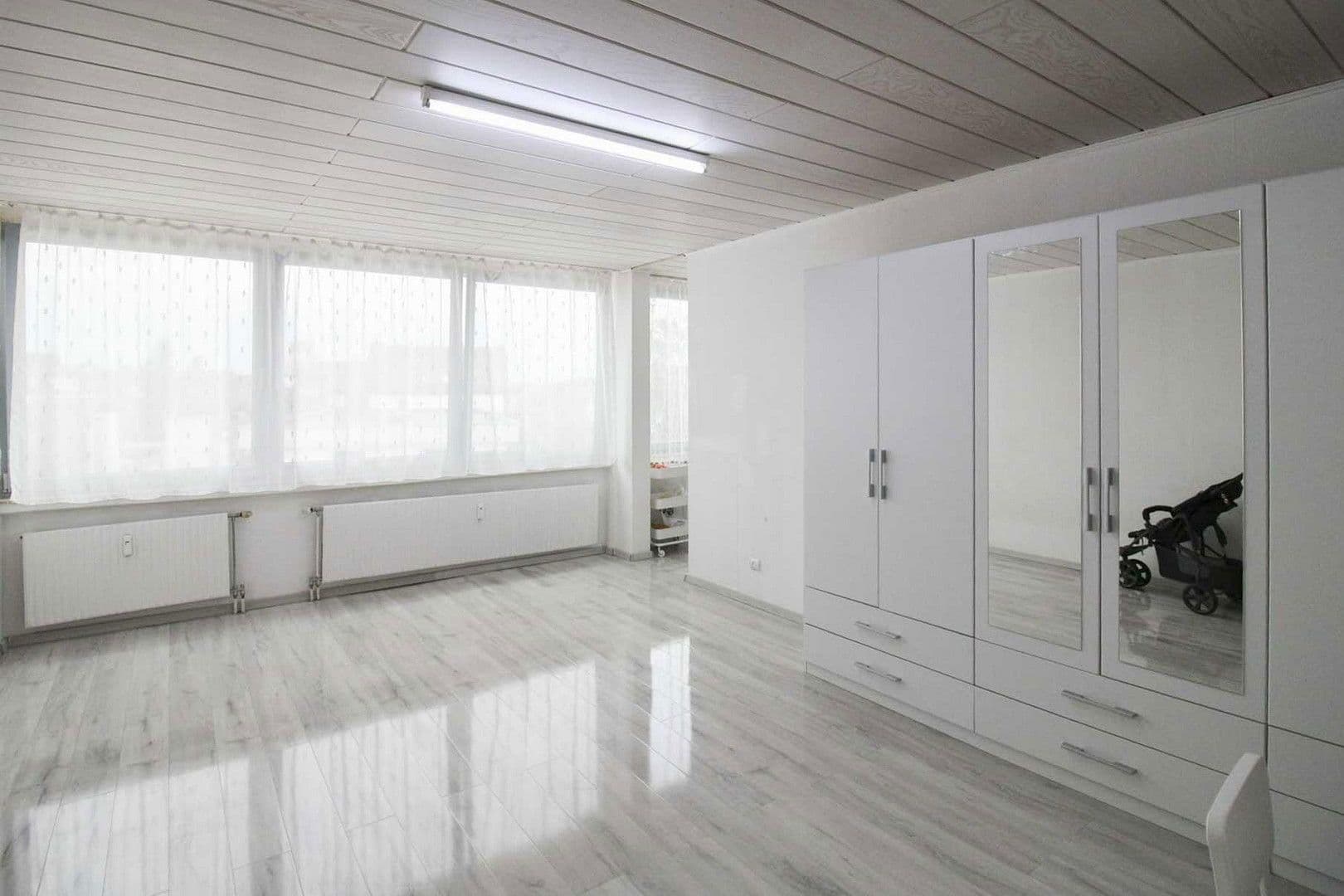 Prenájom bytu 3-izbový 96 m², Schwertstraße 65, Krefeld, Severné Porýnie - Westfálsko Prenájom bytu 3-izbový 96 m², Schwertstraße 65, Krefeld, Severné Porýnie - Westfálsko