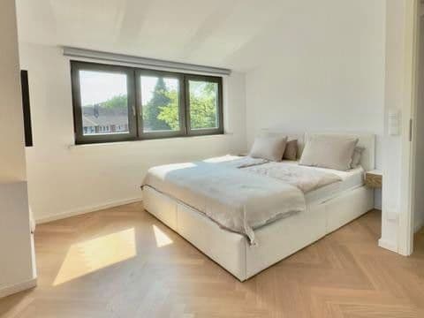 Prenájom bytu 4-izbový 124 m², Hamburg, Hamburg Prenájom bytu 4-izbový 124 m², Hamburg, Hamburg