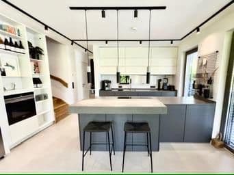 Prenájom bytu 4-izbový 124 m², Hamburg, Hamburg Prenájom bytu 4-izbový 124 m², Hamburg, Hamburg