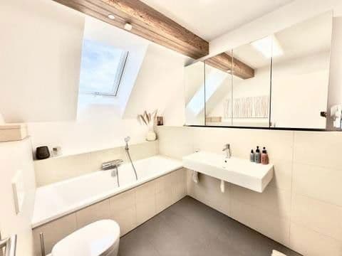 Prenájom bytu 4-izbový 124 m², Hamburg, Hamburg Prenájom bytu 4-izbový 124 m², Hamburg, Hamburg