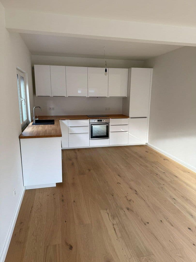 Predaj domu 127 m², pozemek 321 m², Kattenturmer Heerstraße 138c, Bremen, Brémy Predaj domu 127 m², pozemek 321 m², Kattenturmer Heerstraße 138c, Bremen, Brémy