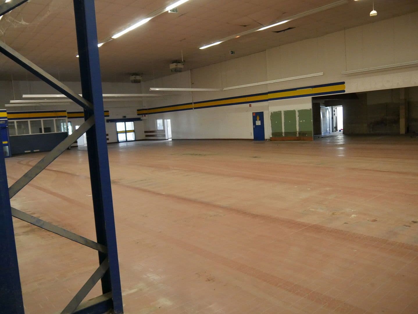 Prenájom nebytového priestoru 10.000 m², Salzunger Straße 115b, Leimbach, Durínsko Prenájom nebytového priestoru 10.000 m², Salzunger Straße 115b, Leimbach, Durínsko