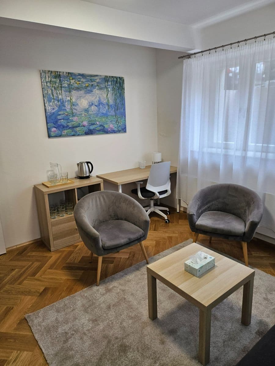 Prenájom kancelárie 12 m², Hradešínská, Praha, Praha Prenájom kancelárie 12 m², Hradešínská, Praha, Praha
