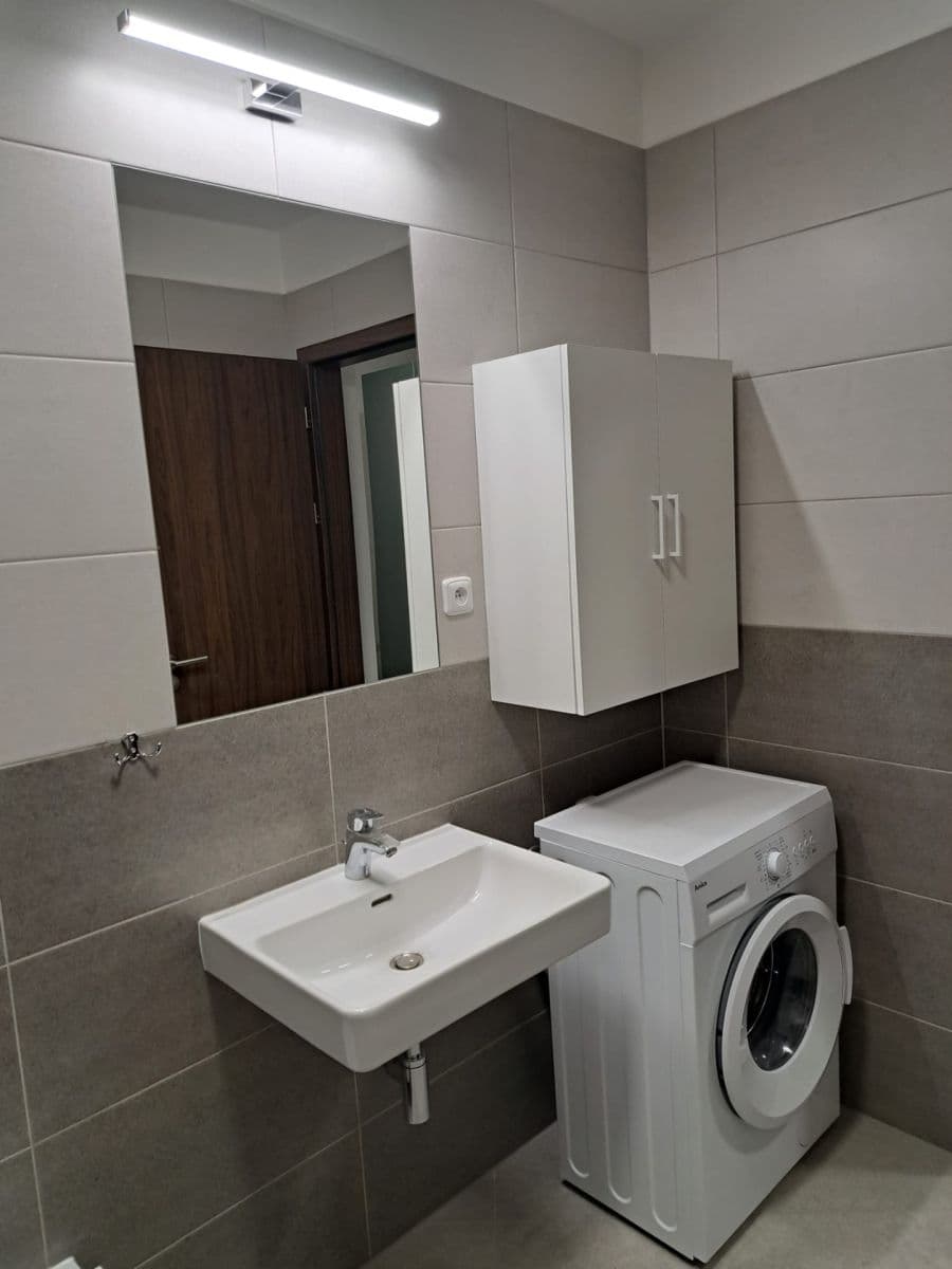 Prenájom bytu 1-izbový 41 m², Honzíkova, Praha, Praha Prenájom bytu 1-izbový 41 m², Honzíkova, Praha, Praha