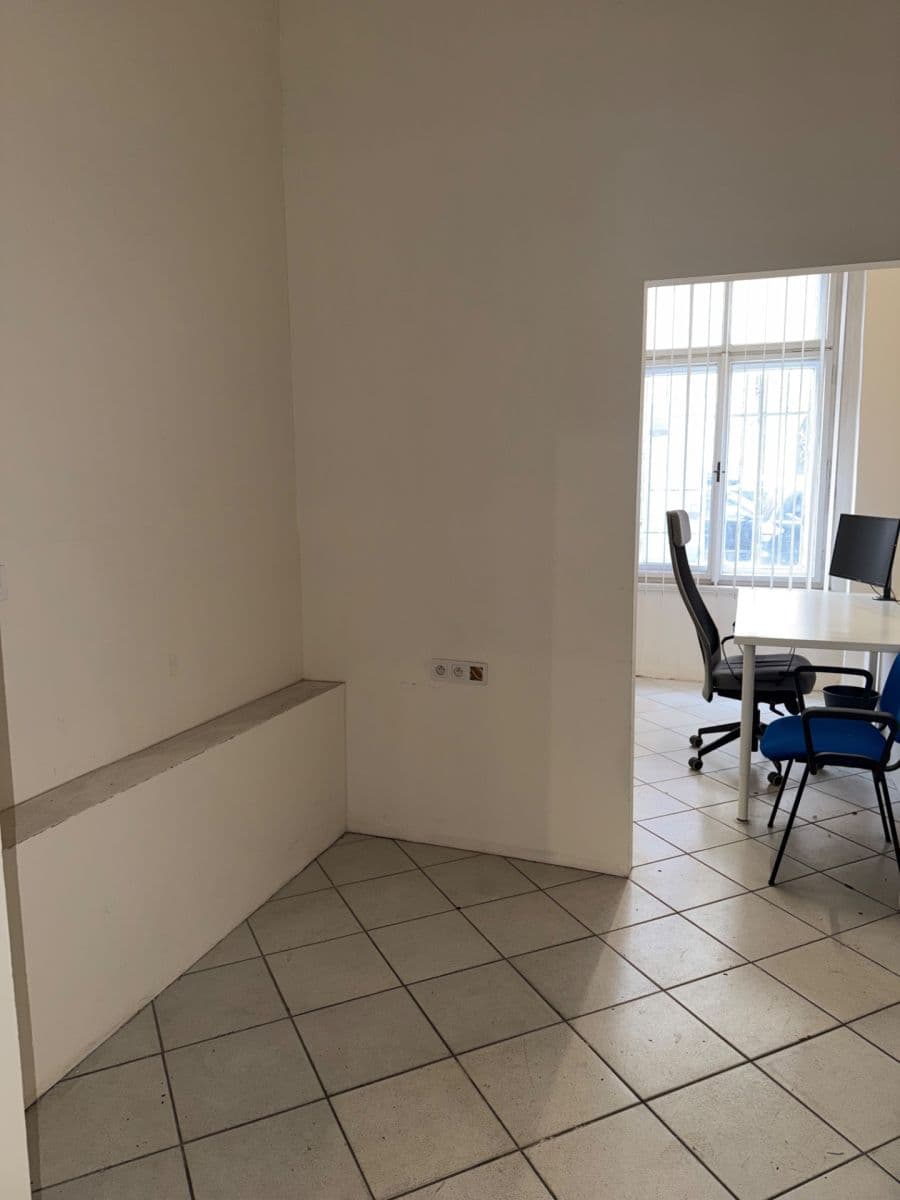 Prenájom nebytového priestoru 15 m², Sokolská, Praha, Praha Prenájom nebytového priestoru 15 m², Sokolská, Praha, Praha