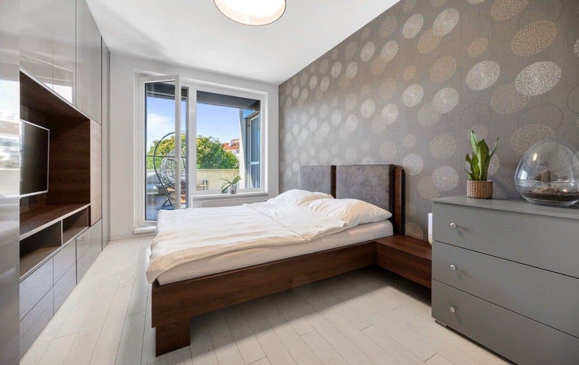 Prenájom bytu 2-izbový 62 m², Drotárska cesta, Bratislava - mestská časť Staré Mesto, Bratislavský kraj Prenájom bytu 2-izbový 62 m², Drotárska cesta, Bratislava - mestská časť Staré Mesto, Bratislavský kraj