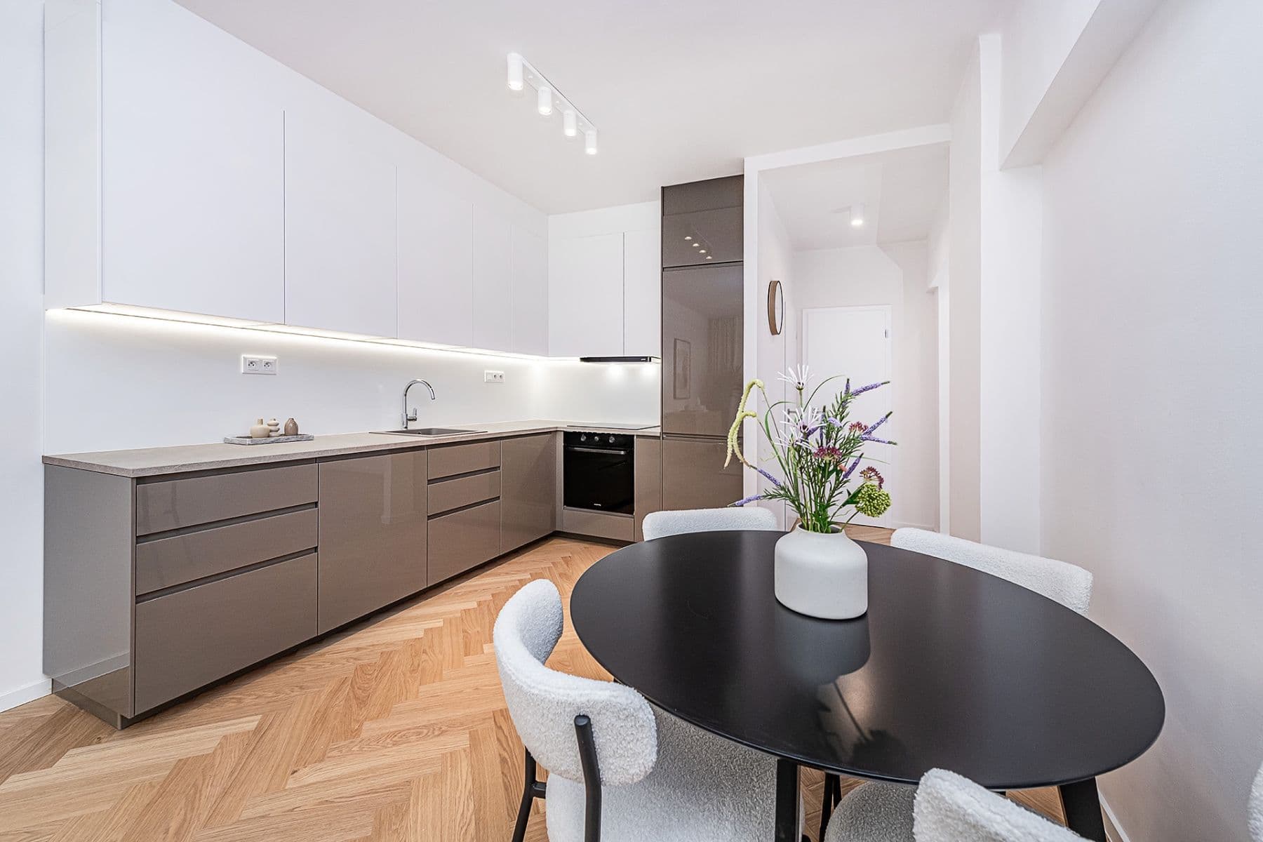 Predaj bytu 2-izbový 54 m², Ruská, Praha, Praha Predaj bytu 2-izbový 54 m², Ruská, Praha, Praha