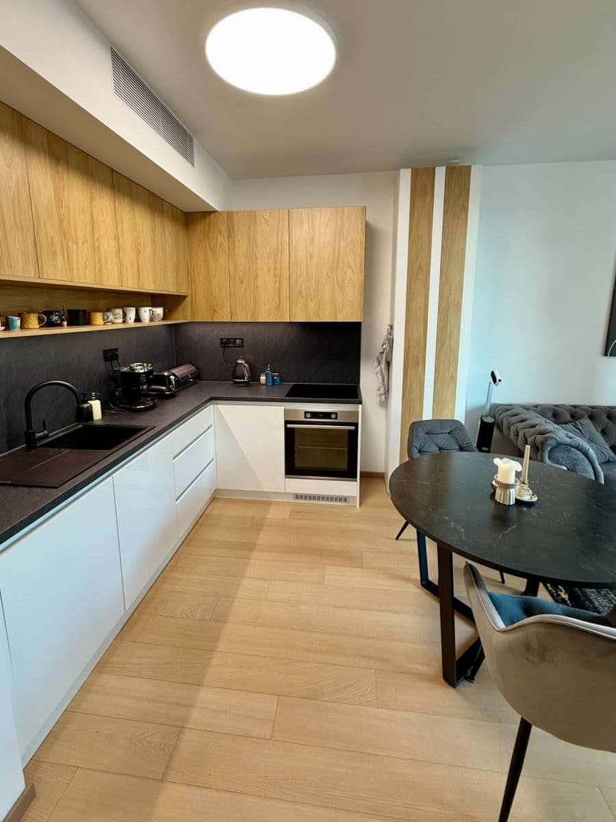 Prenájom bytu 2-izbový 48 m², Bottova, Bratislava - mestská časť Staré Mesto, Bratislavský kraj Prenájom bytu 2-izbový 48 m², Bottova, Bratislava - mestská časť Staré Mesto, Bratislavský kraj