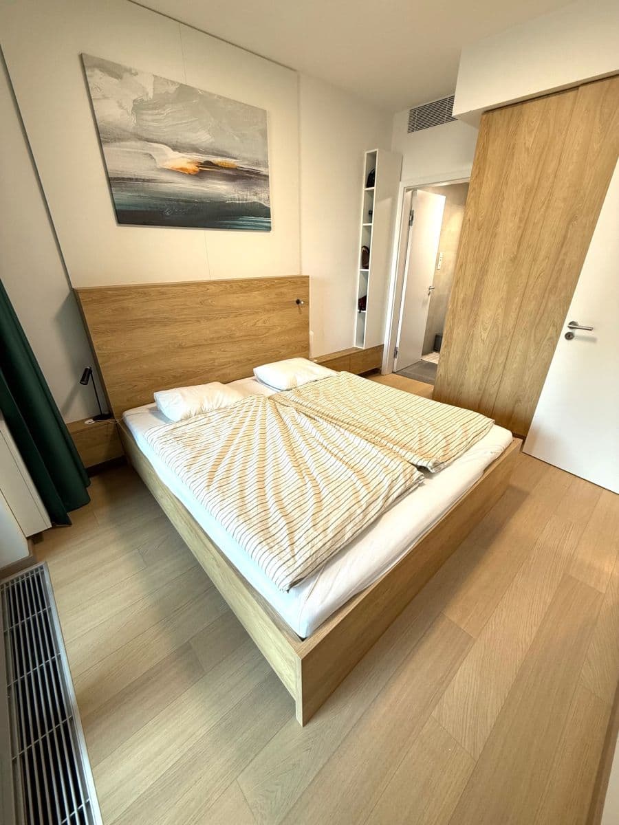 Prenájom bytu 2-izbový 48 m², Bottova, Bratislava - mestská časť Staré Mesto, Bratislavský kraj Prenájom bytu 2-izbový 48 m², Bottova, Bratislava - mestská časť Staré Mesto, Bratislavský kraj