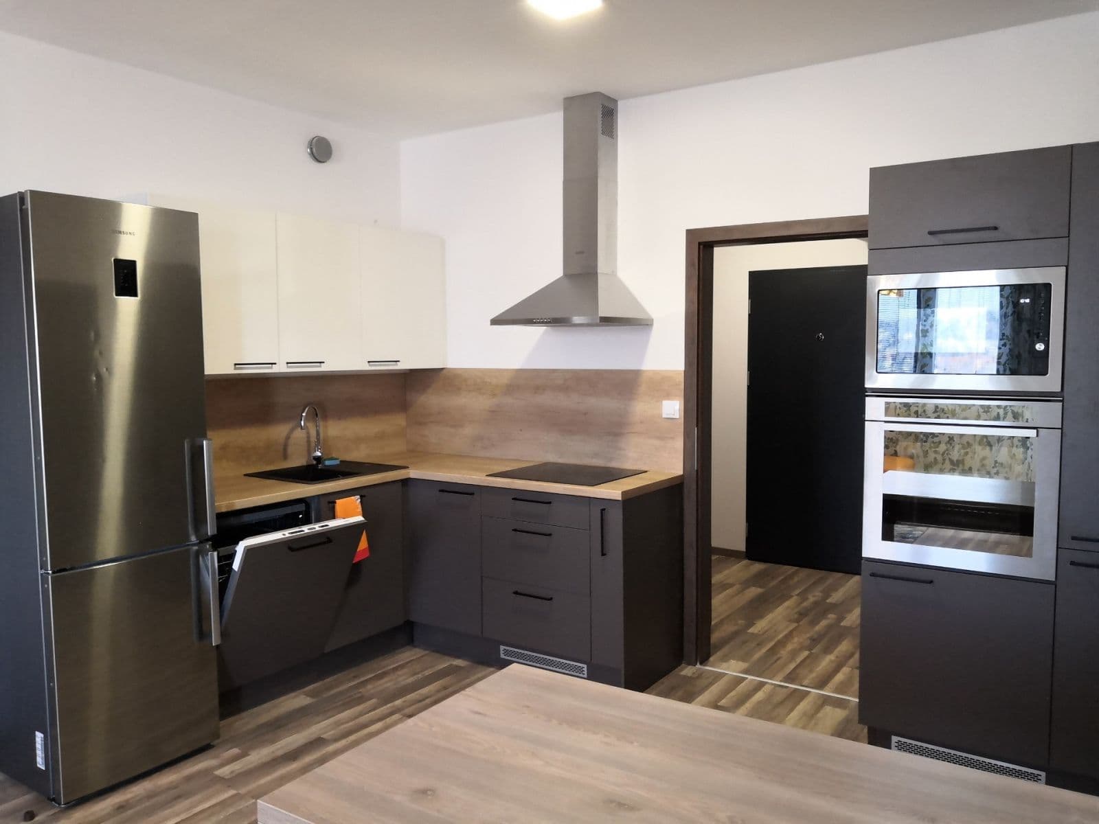 Prenájom bytu 3-izbový 64 m², Šancová, Bratislava - mestská časť Staré Mesto, Bratislavský kraj Prenájom bytu 3-izbový 64 m², Šancová, Bratislava - mestská časť Staré Mesto, Bratislavský kraj