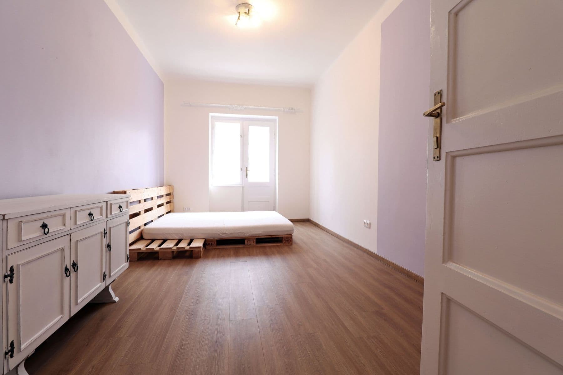 Prenájom bytu 2-izbový 50 m², Biskupcova, Praha, Praha Prenájom bytu 2-izbový 50 m², Biskupcova, Praha, Praha