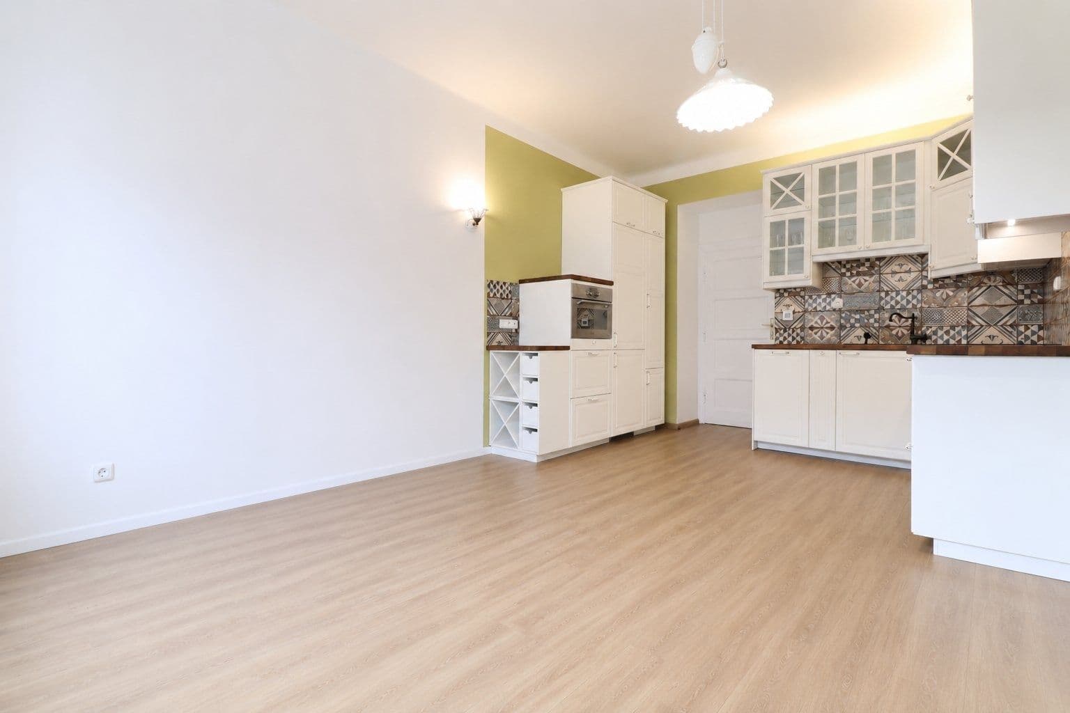 Prenájom bytu 2-izbový 50 m², Biskupcova, Praha, Praha Prenájom bytu 2-izbový 50 m², Biskupcova, Praha, Praha