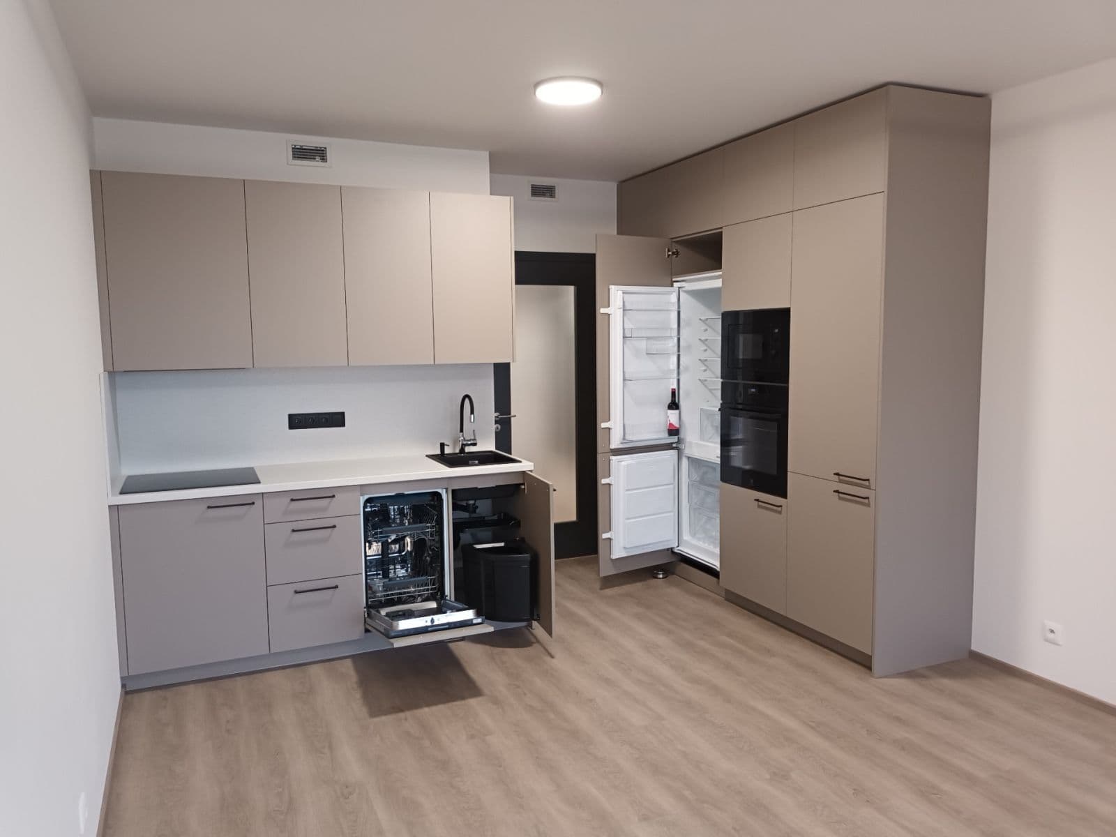 Prenájom bytu 1-izbový 32 m², Poděbradská, Praha, Praha Prenájom bytu 1-izbový 32 m², Poděbradská, Praha, Praha