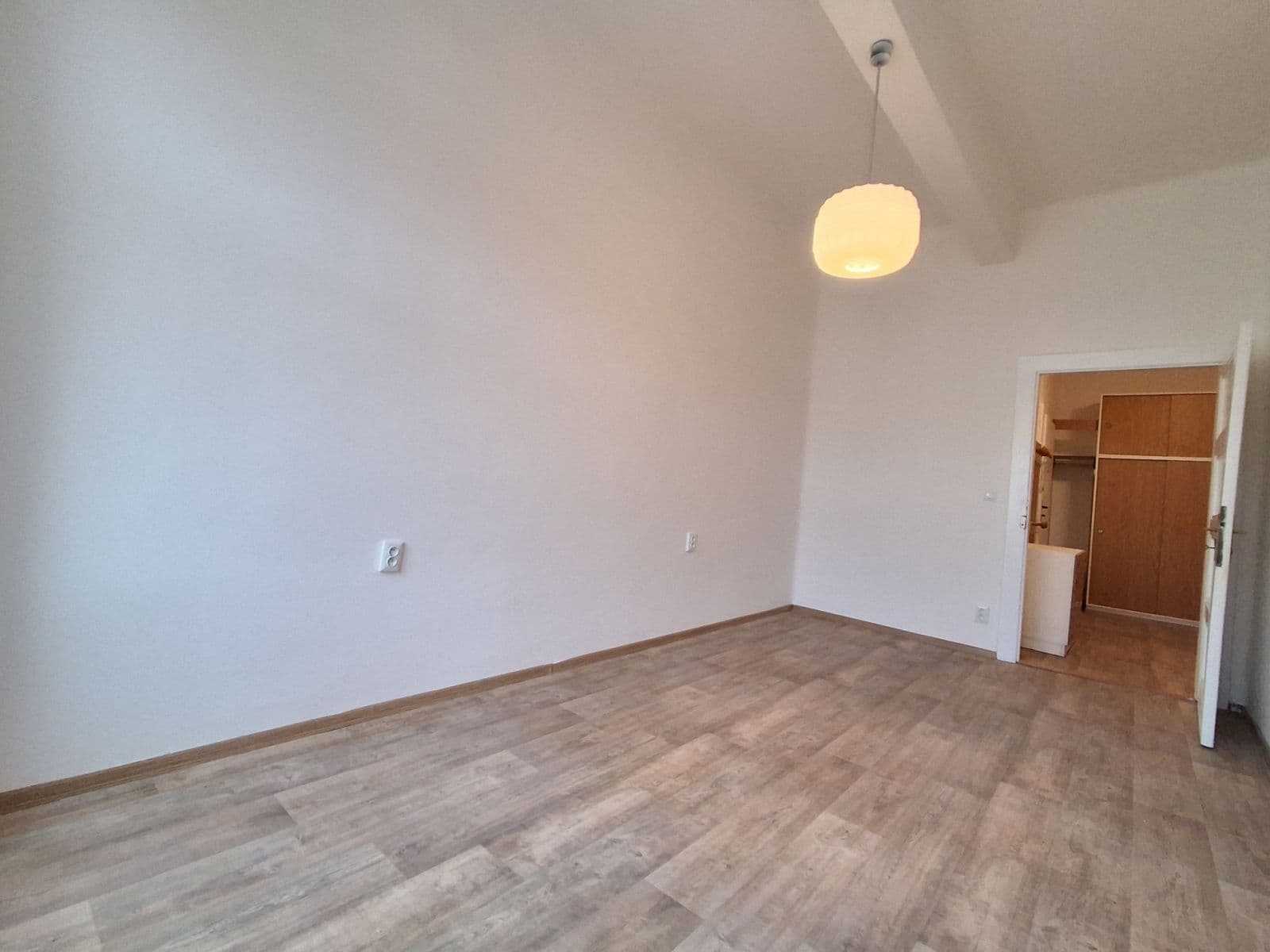 Prenájom bytu 3-izbový 71 m², Opletalova, Praha, Praha Prenájom bytu 3-izbový 71 m², Opletalova, Praha, Praha