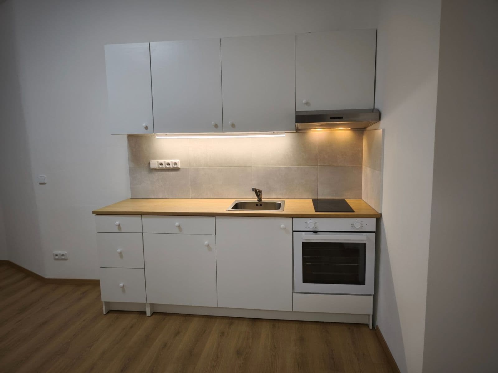 Prenájom kancelárie 94 m², U Husova sboru, Pardubice, Pardubický kraj Prenájom kancelárie 94 m², U Husova sboru, Pardubice, Pardubický kraj