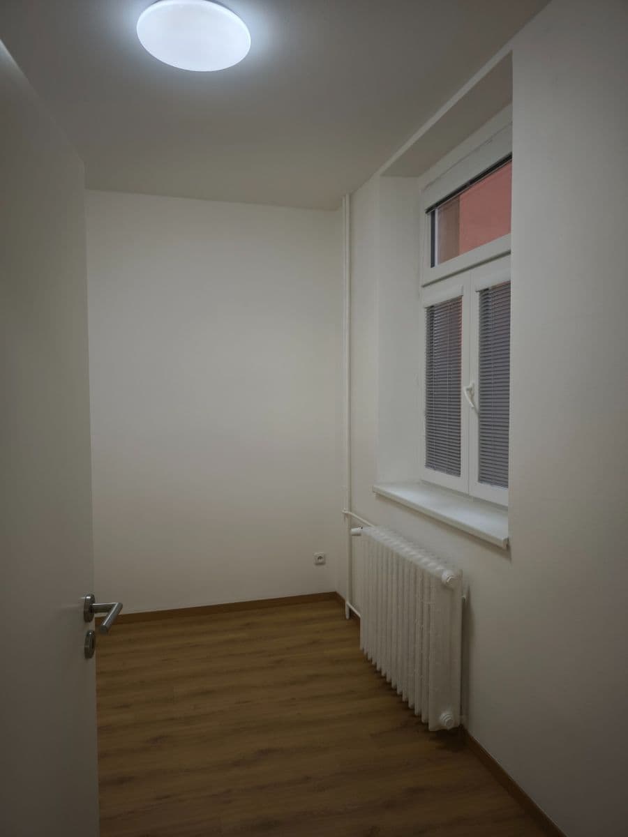 Prenájom kancelárie 94 m², U Husova sboru, Pardubice, Pardubický kraj Prenájom kancelárie 94 m², U Husova sboru, Pardubice, Pardubický kraj