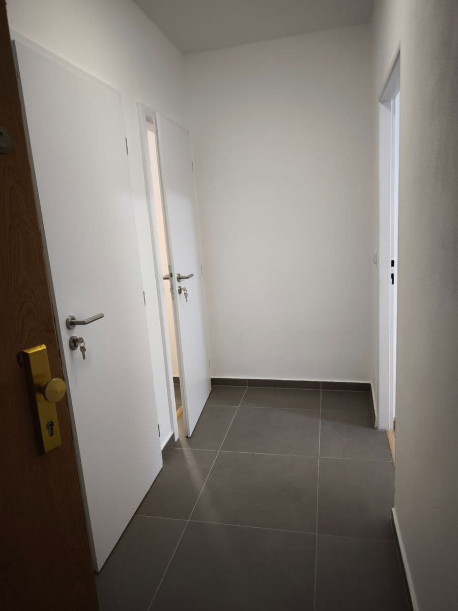 Prenájom kancelárie 94 m², U Husova sboru, Pardubice, Pardubický kraj Prenájom kancelárie 94 m², U Husova sboru, Pardubice, Pardubický kraj