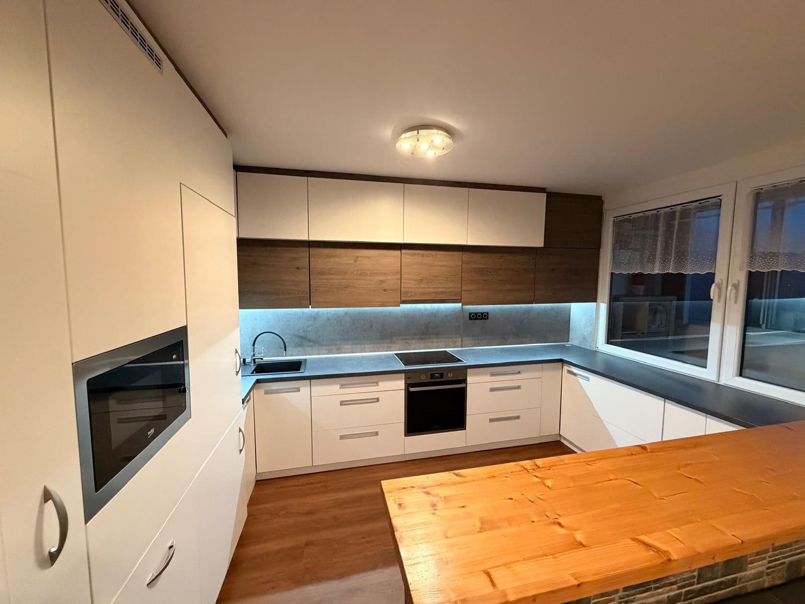 Prenájom bytu 3-izbový 62 m², Tajovského, Praha, Praha Prenájom bytu 3-izbový 62 m², Tajovského, Praha, Praha