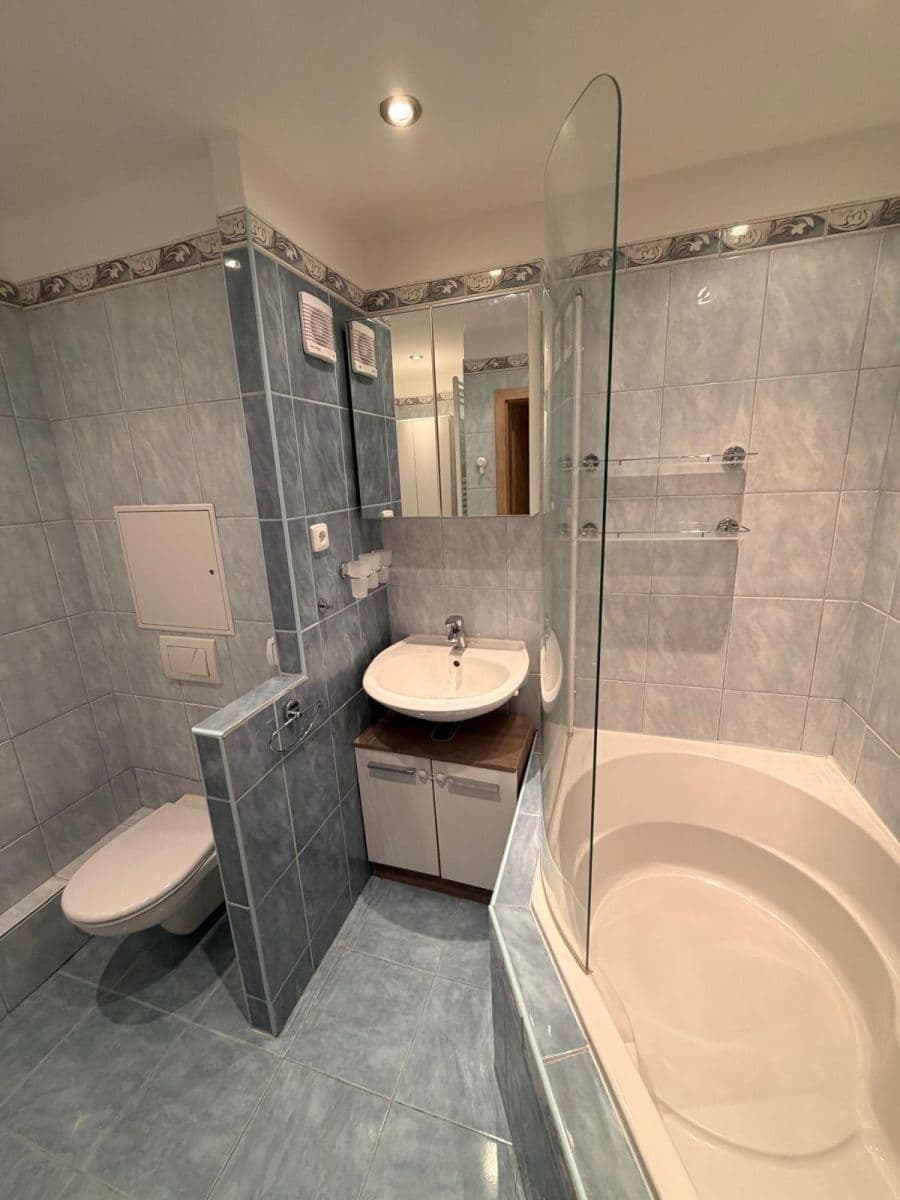 Prenájom bytu 3-izbový 62 m², Tajovského, Praha, Praha Prenájom bytu 3-izbový 62 m², Tajovského, Praha, Praha