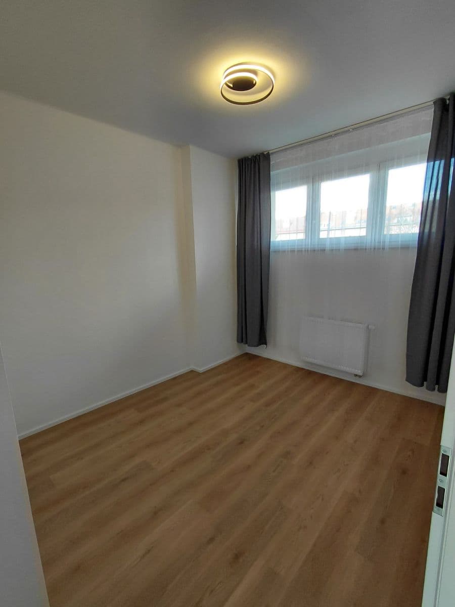 Prenájom bytu 2-izbový 43 m², Humpolecká, Praha, Praha Prenájom bytu 2-izbový 43 m², Humpolecká, Praha, Praha