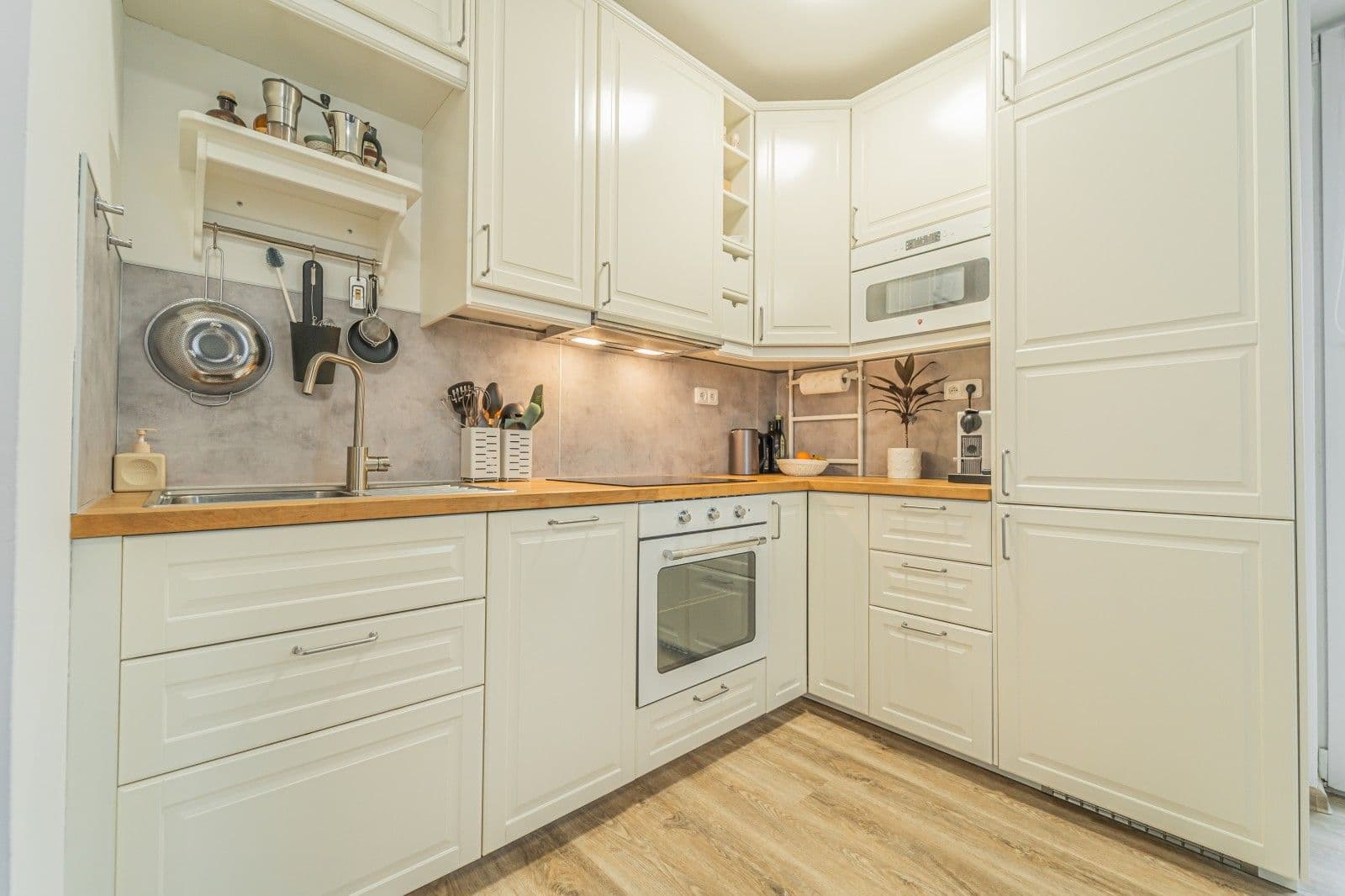 Prenájom bytu 2-izbový 52 m², K Netlukám, Praha, Praha Prenájom bytu 2-izbový 52 m², K Netlukám, Praha, Praha