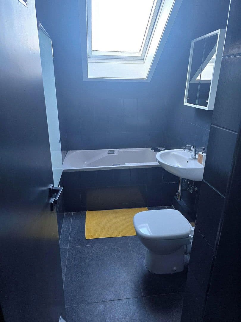 Prenájom bytu 2-izbový 50 m², Düsseldorfer Straße 120, Ratingen, Severné Porýnie - Westfálsko Prenájom bytu 2-izbový 50 m², Düsseldorfer Straße 120, Ratingen, Severné Porýnie - Westfálsko