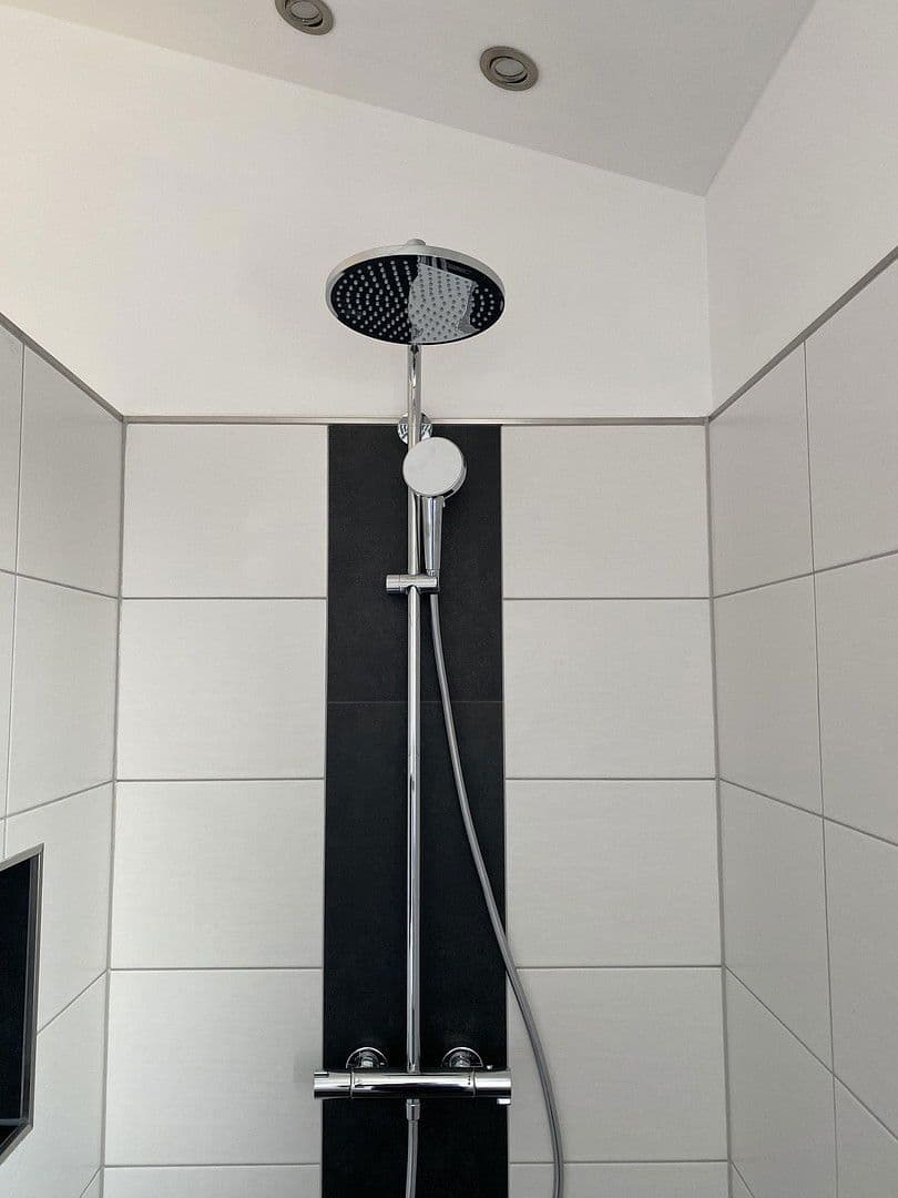 Prenájom bytu 3-izbový 86 m², Neusatzer Straße 5, München, Bavorsko Prenájom bytu 3-izbový 86 m², Neusatzer Straße 5, München, Bavorsko