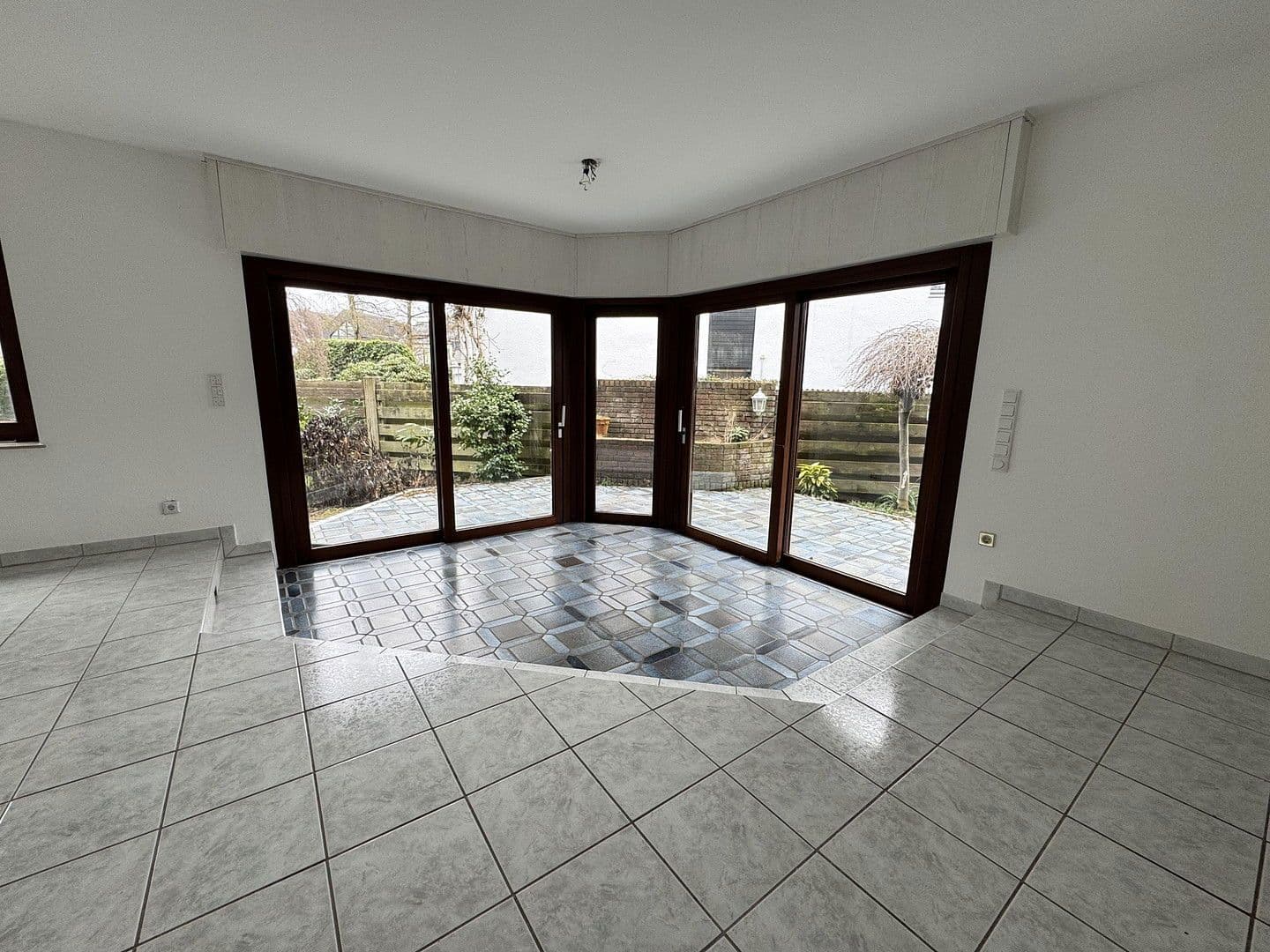 Prenájom bytu 4-izbový 109 m², Drosselweg 47, Bergisch Gladbach, Severné Porýnie - Westfálsko Prenájom bytu 4-izbový 109 m², Drosselweg 47, Bergisch Gladbach, Severné Porýnie - Westfálsko