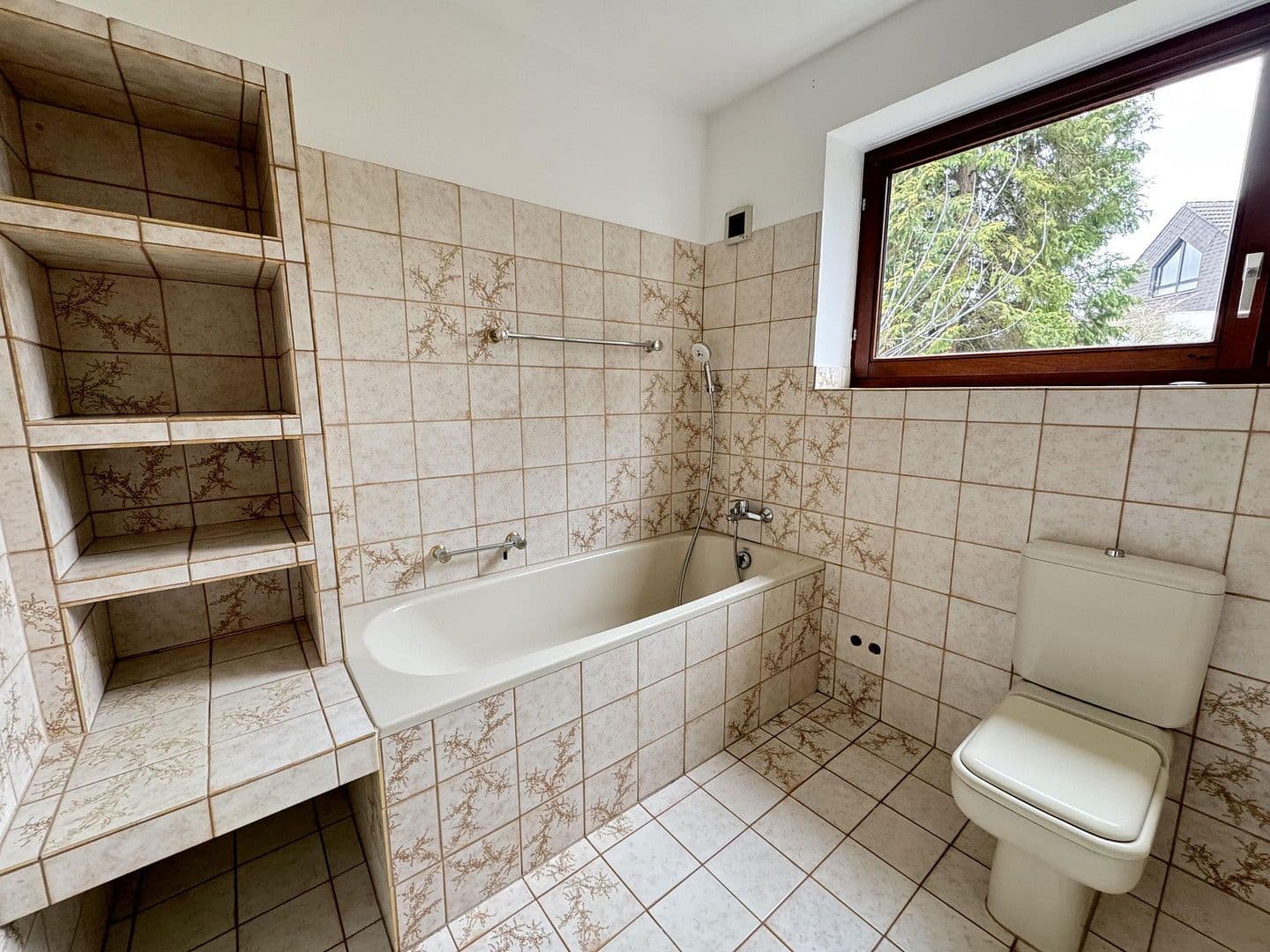 Prenájom bytu 4-izbový 109 m², Drosselweg 47, Bergisch Gladbach, Severné Porýnie - Westfálsko Prenájom bytu 4-izbový 109 m², Drosselweg 47, Bergisch Gladbach, Severné Porýnie - Westfálsko