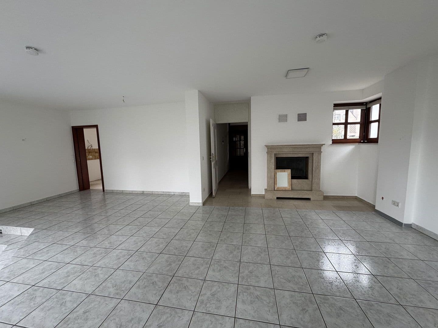 Prenájom bytu 4-izbový 109 m², Drosselweg 47, Bergisch Gladbach, Severné Porýnie - Westfálsko Prenájom bytu 4-izbový 109 m², Drosselweg 47, Bergisch Gladbach, Severné Porýnie - Westfálsko