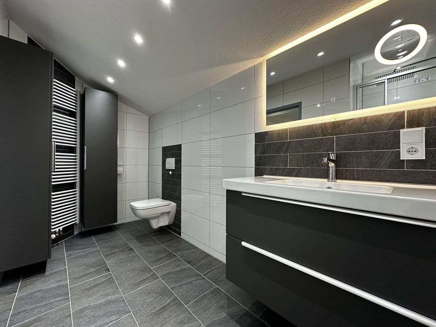 Prenájom bytu 3-izbový 100 m², Bergmannsweg 76, Baesweiler, Severné Porýnie - Westfálsko Prenájom bytu 3-izbový 100 m², Bergmannsweg 76, Baesweiler, Severné Porýnie - Westfálsko