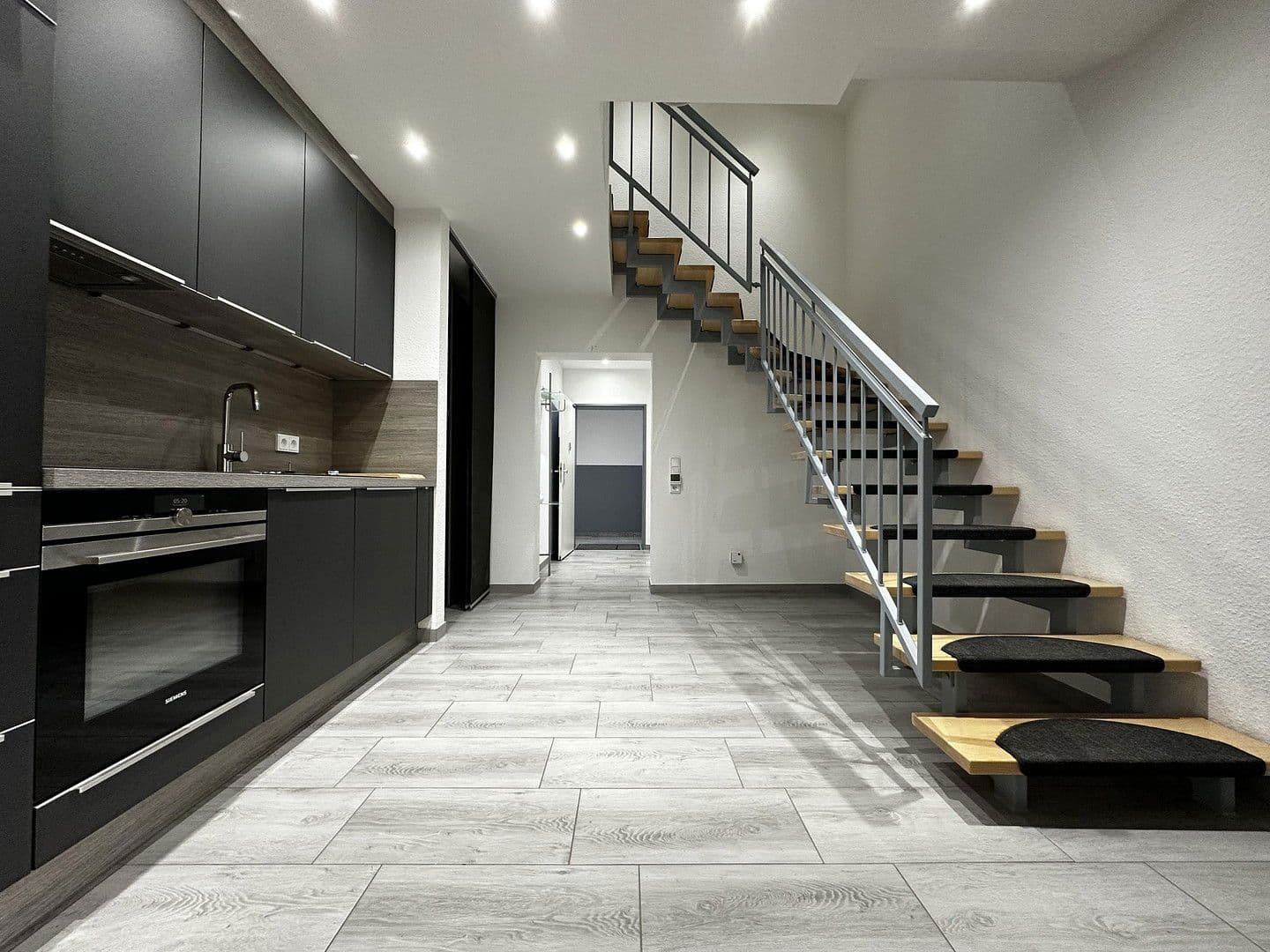 Prenájom bytu 3-izbový 100 m², Bergmannsweg 76, Baesweiler, Severné Porýnie - Westfálsko Prenájom bytu 3-izbový 100 m², Bergmannsweg 76, Baesweiler, Severné Porýnie - Westfálsko