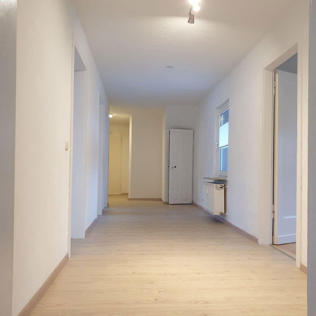Prenájom bytu 3-izbový 90 m², Ebertstr. 93, Oberhausen, Severné Porýnie - Westfálsko Prenájom bytu 3-izbový 90 m², Ebertstr. 93, Oberhausen, Severné Porýnie - Westfálsko