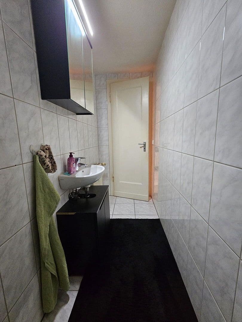 Prenájom bytu 3-izbový 90 m², Ebertstr. 93, Oberhausen, Severné Porýnie - Westfálsko Prenájom bytu 3-izbový 90 m², Ebertstr. 93, Oberhausen, Severné Porýnie - Westfálsko