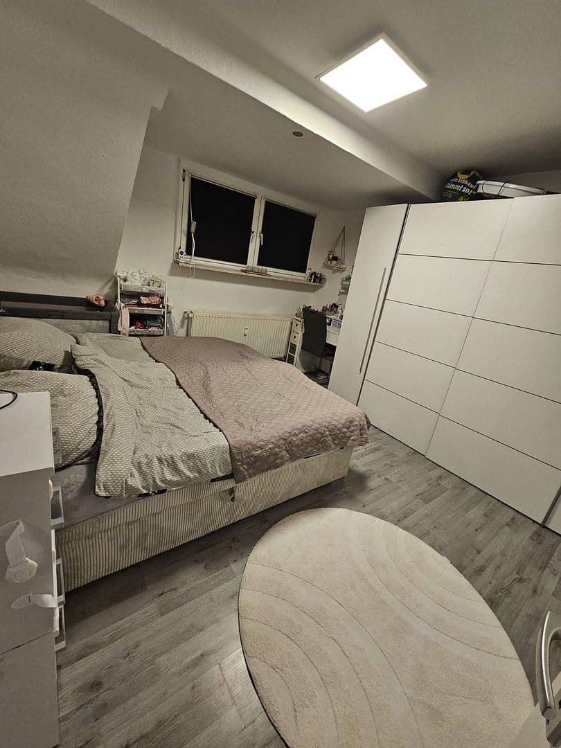 Prenájom bytu 3-izbový 90 m², Ebertstr. 93, Oberhausen, Severné Porýnie - Westfálsko Prenájom bytu 3-izbový 90 m², Ebertstr. 93, Oberhausen, Severné Porýnie - Westfálsko