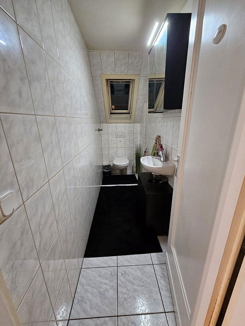 Prenájom bytu 3-izbový 90 m², Ebertstr. 93, Oberhausen, Severné Porýnie - Westfálsko Prenájom bytu 3-izbový 90 m², Ebertstr. 93, Oberhausen, Severné Porýnie - Westfálsko