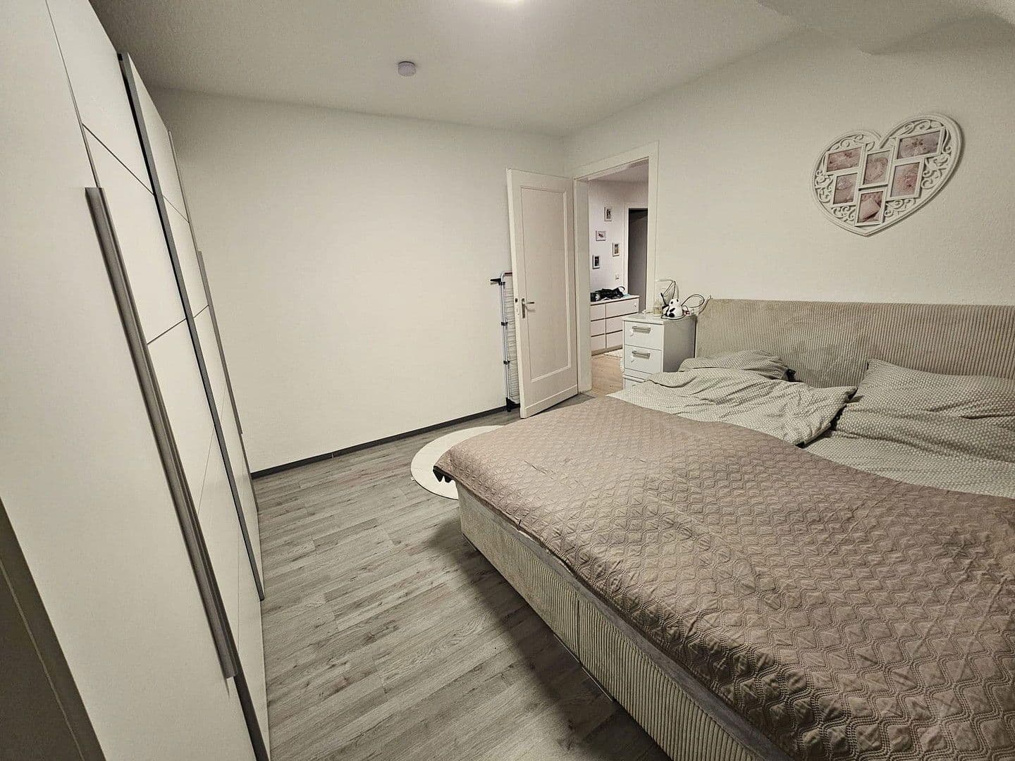 Prenájom bytu 3-izbový 90 m², Ebertstr. 93, Oberhausen, Severné Porýnie - Westfálsko Prenájom bytu 3-izbový 90 m², Ebertstr. 93, Oberhausen, Severné Porýnie - Westfálsko