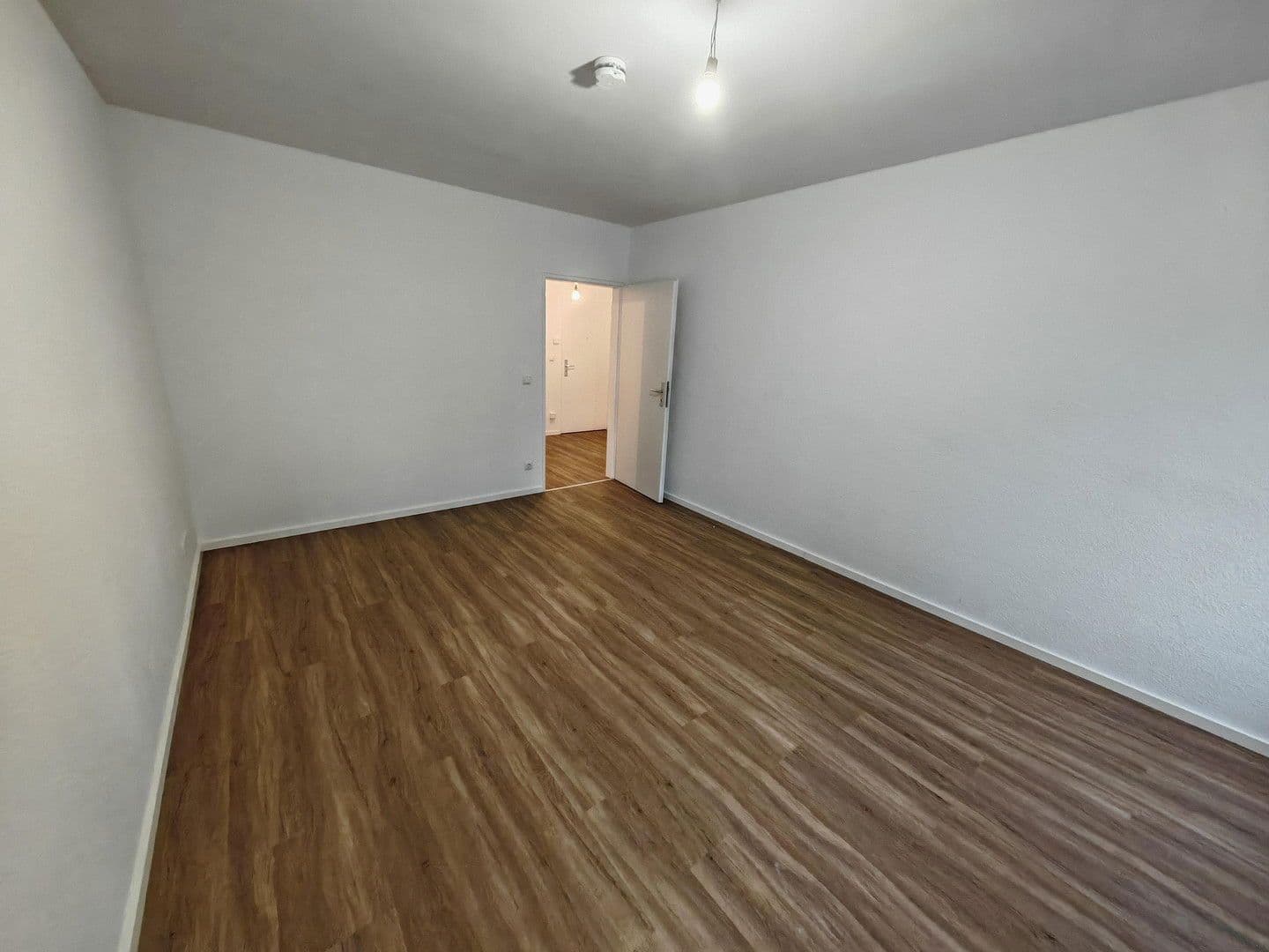 Prenájom bytu 2-izbový 55 m², Wendelsweg 107, Frankfurt, Hesensko Prenájom bytu 2-izbový 55 m², Wendelsweg 107, Frankfurt, Hesensko