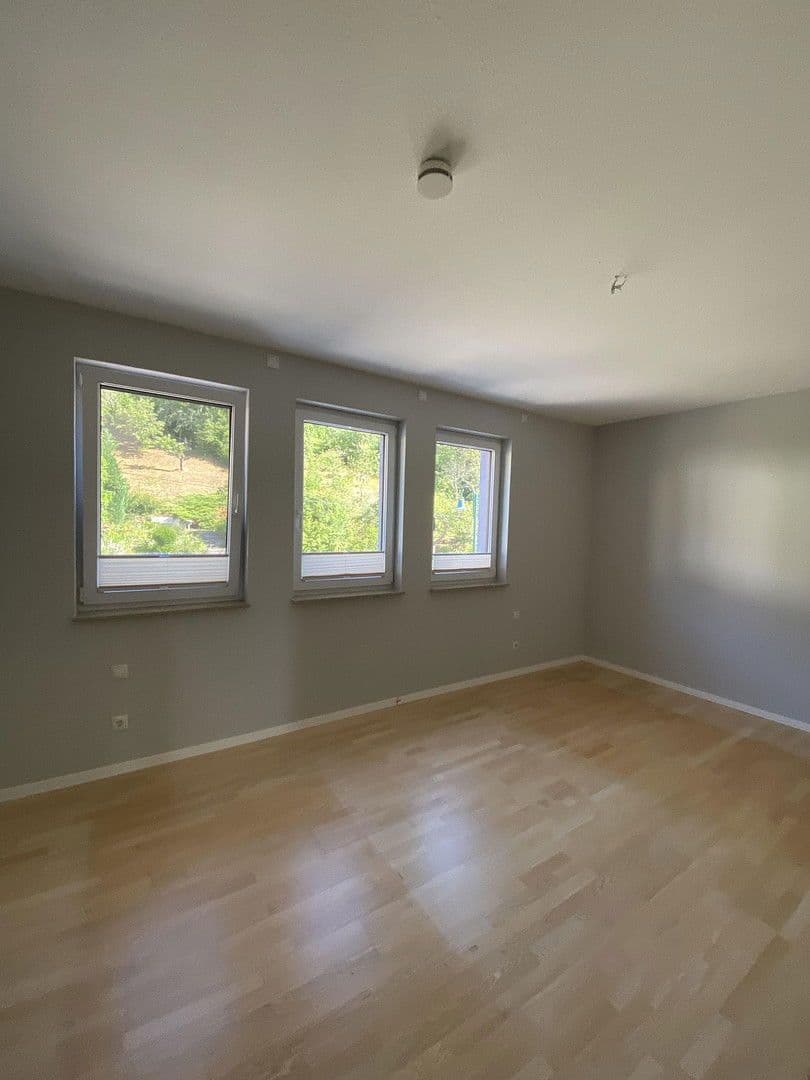 Prenájom bytu 3-izbový 89 m², Rudolstadt, Durínsko Prenájom bytu 3-izbový 89 m², Rudolstadt, Durínsko