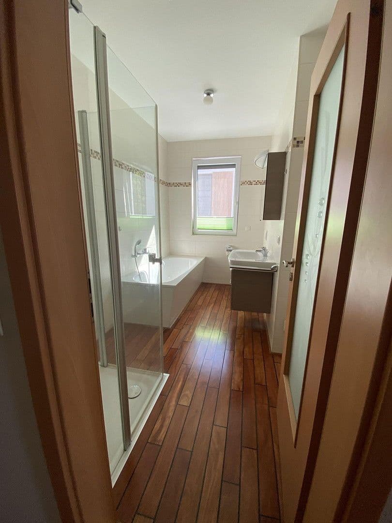 Prenájom bytu 3-izbový 89 m², Rudolstadt, Durínsko Prenájom bytu 3-izbový 89 m², Rudolstadt, Durínsko