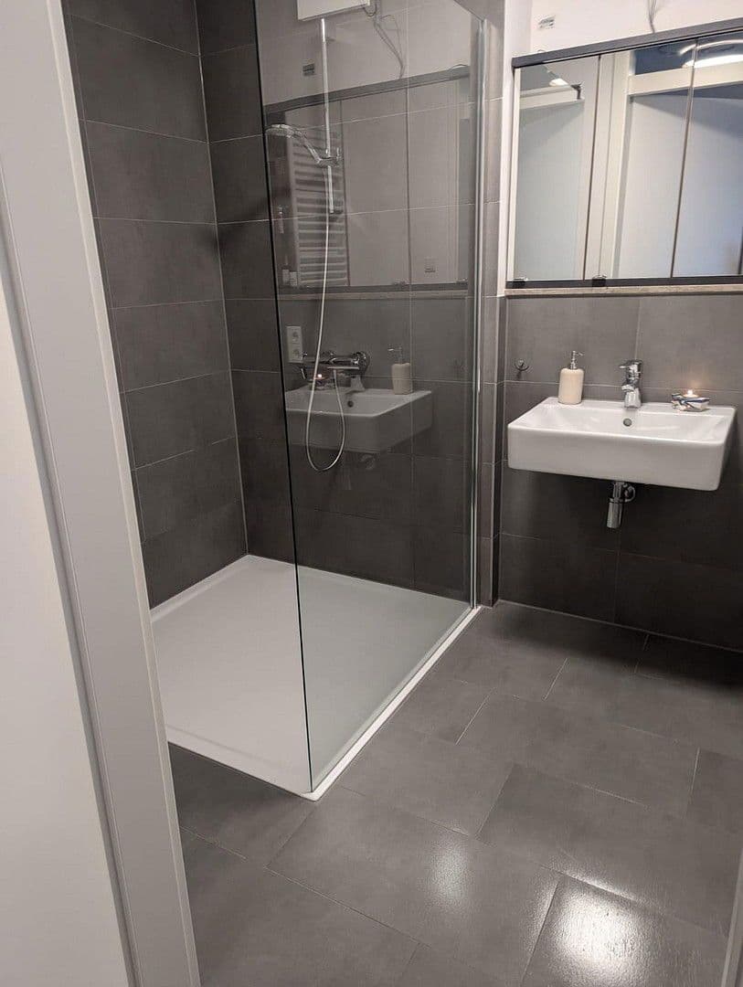 Prenájom bytu 3-izbový 77 m², Köln, Severné Porýnie - Westfálsko Prenájom bytu 3-izbový 77 m², Köln, Severné Porýnie - Westfálsko