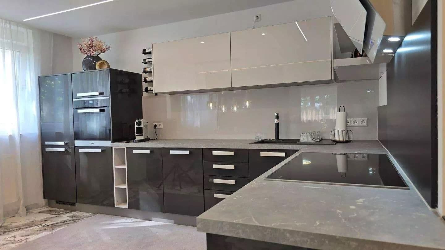 Prenájom bytu 2-izbový 81 m², Stuttgart, Bádensko-Wurttembersko Prenájom bytu 2-izbový 81 m², Stuttgart, Bádensko-Wurttembersko